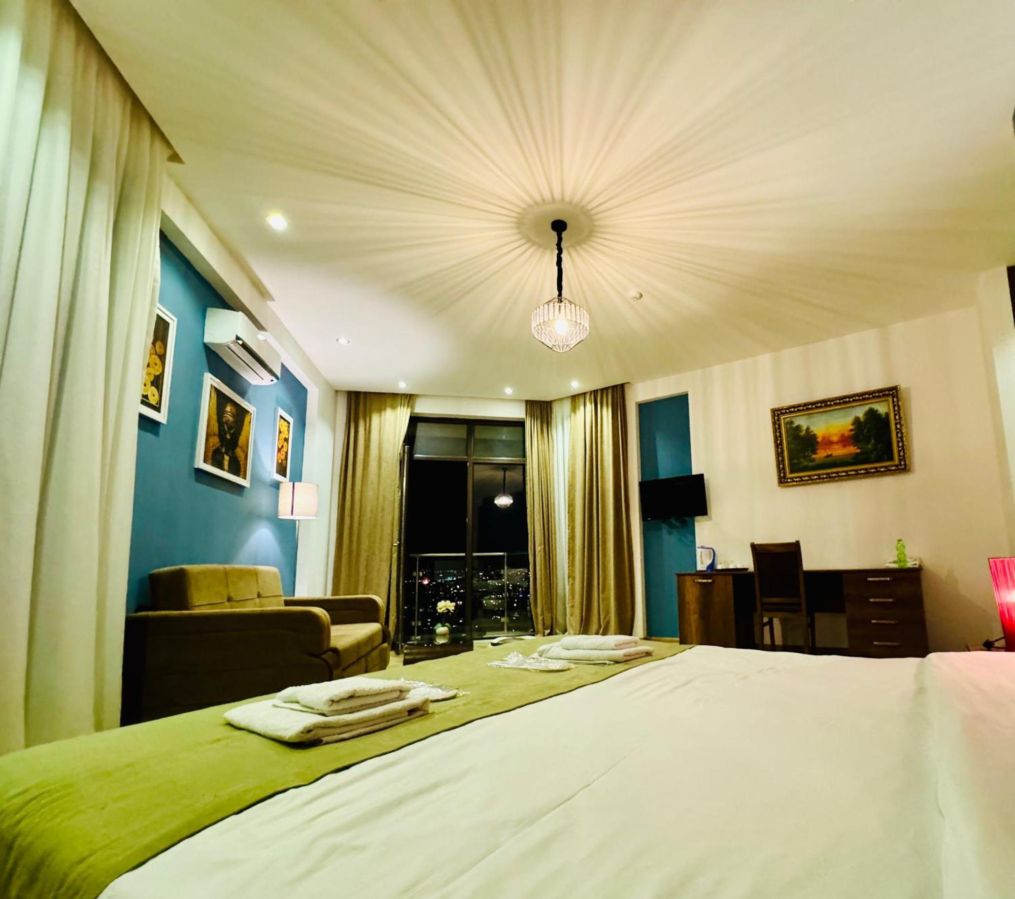 Hotel King Tom Tiflis Dış mekan fotoğraf