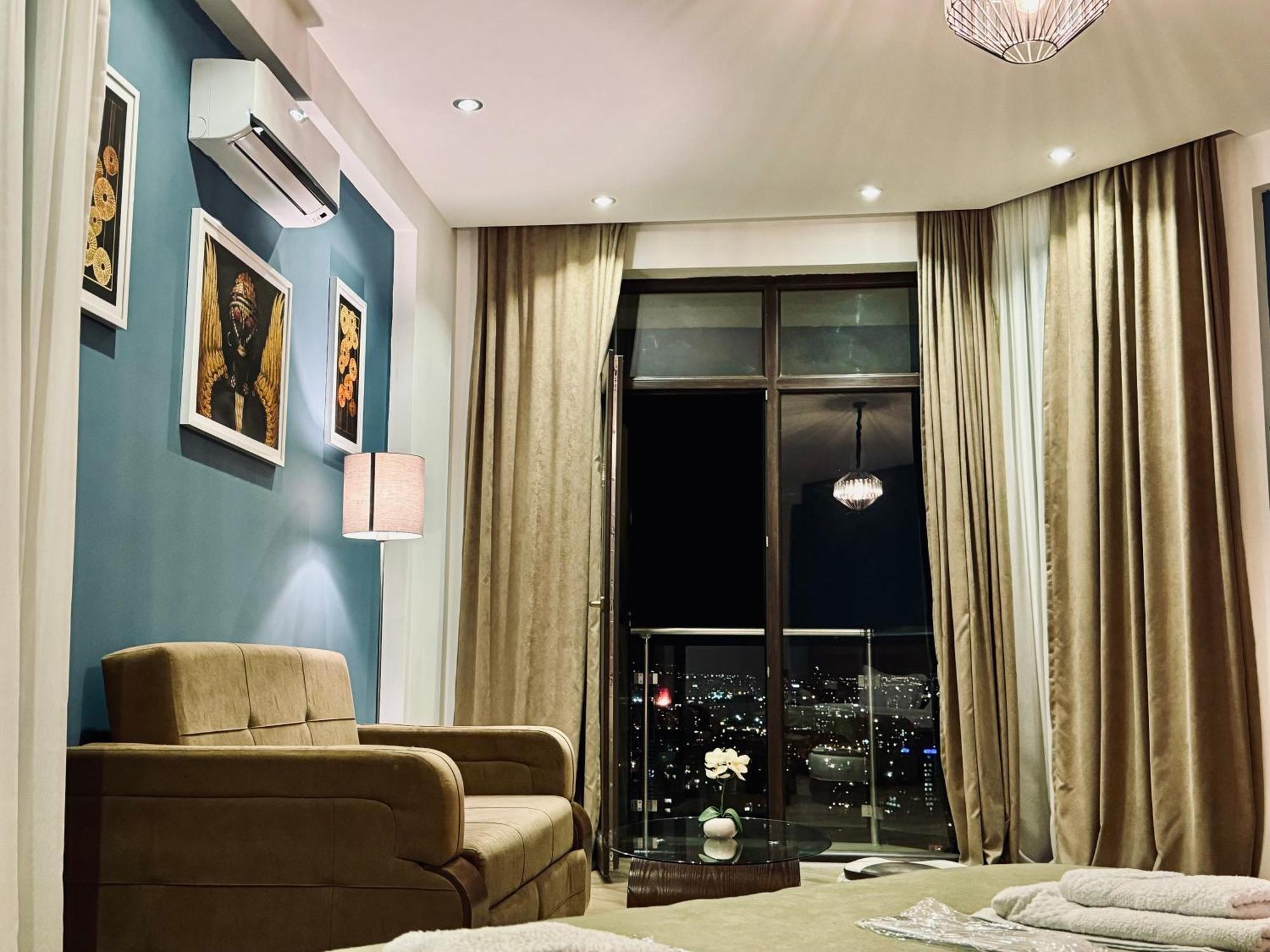 Hotel King Tom Tiflis Dış mekan fotoğraf